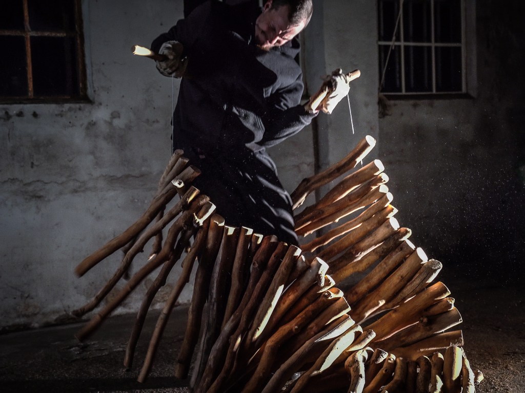 Joey Schrauwen creates using branches.